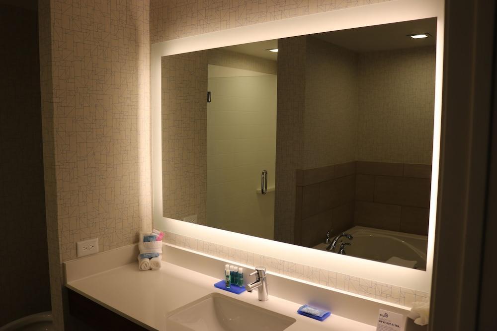 Express & By Ihg Hotel 4*