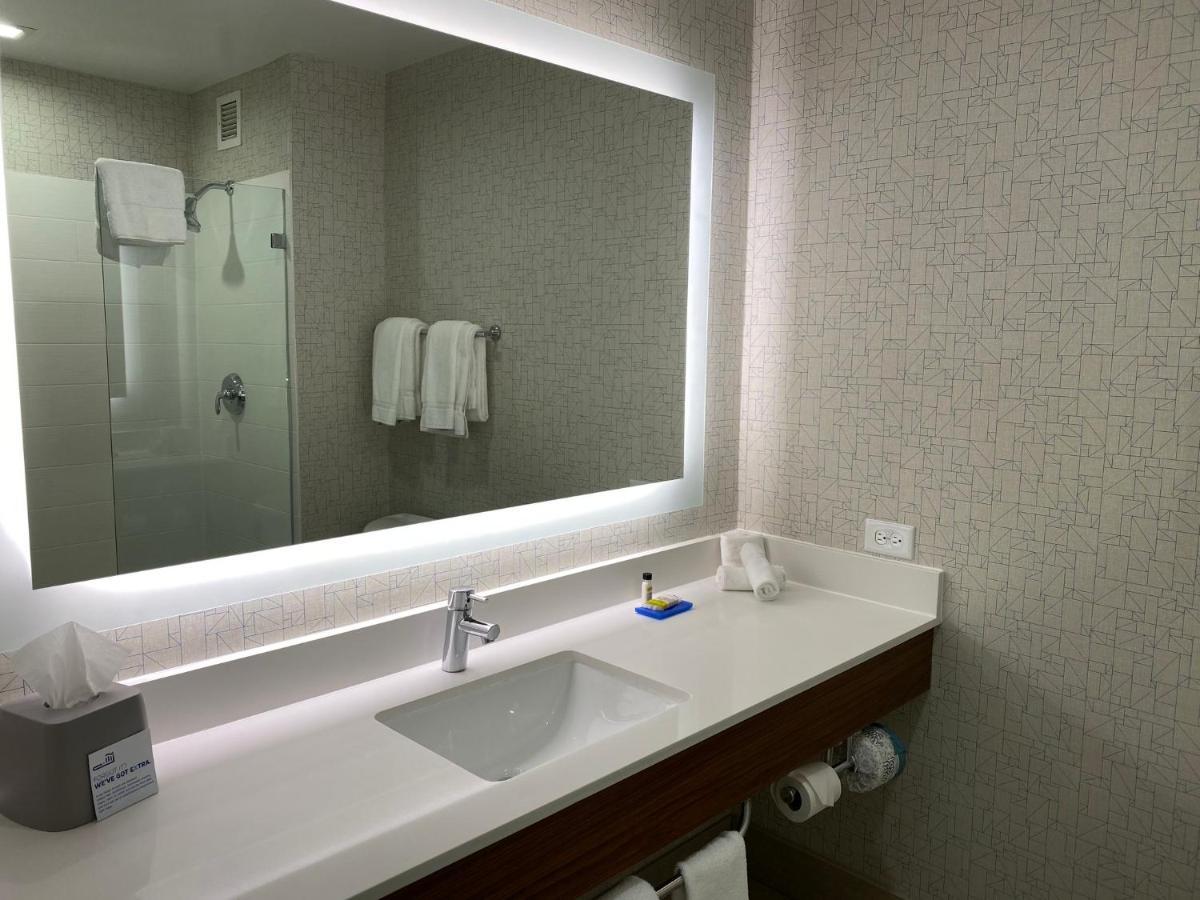 Express & By Ihg
