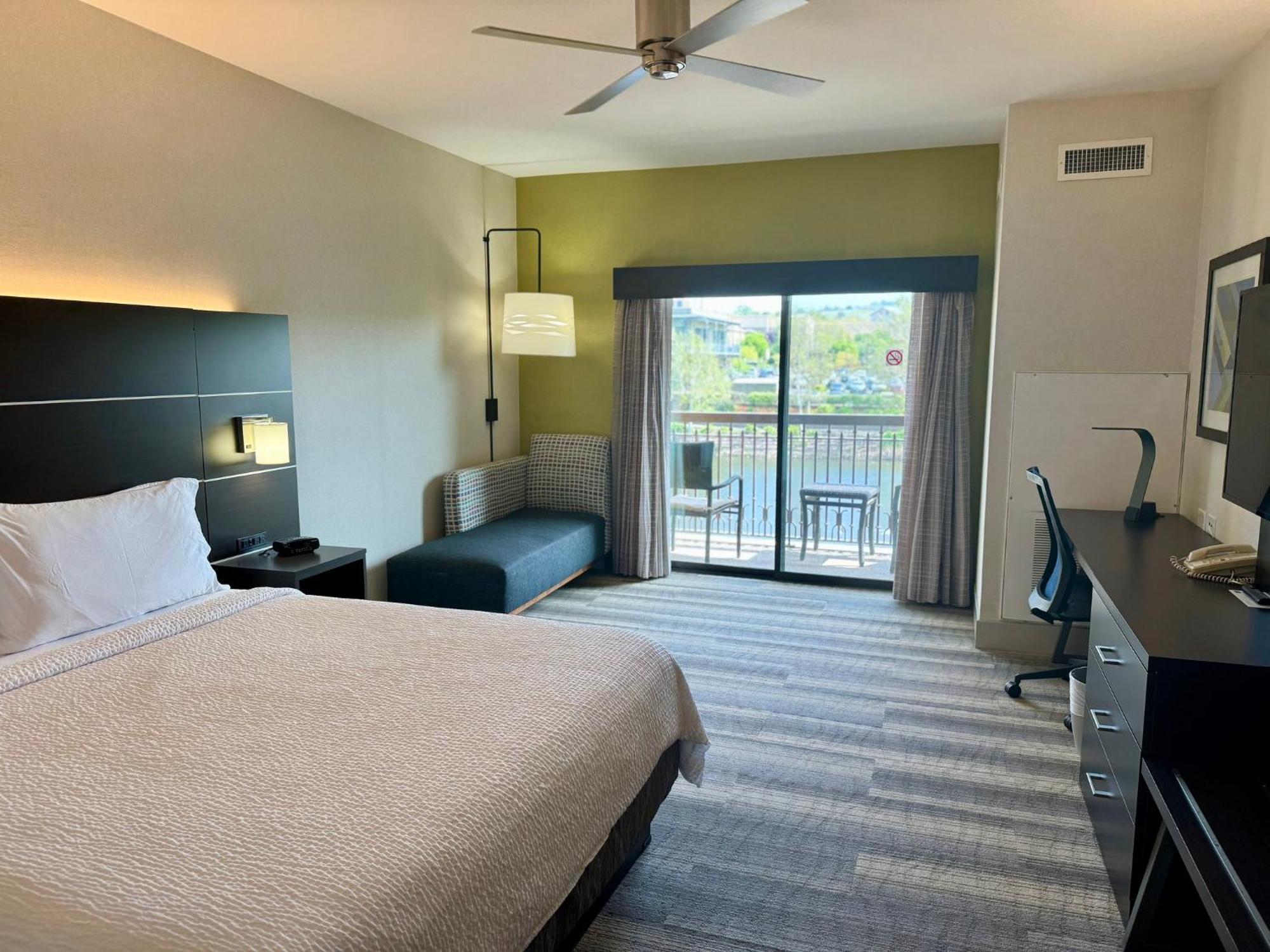 Express & By Ihg El Dorado Hills